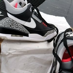 Jordan 3 authentic 2676991181